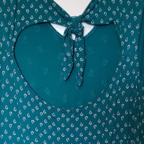 Old Navy Tie-Back Tank - Picture 3 of 4